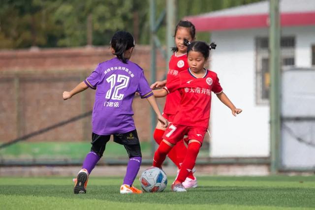 深圳新鹏城连续两场零封 主教练拉坦齐奥很满意